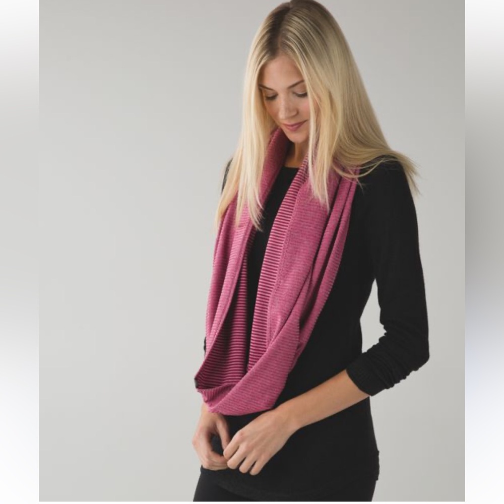 Lululemon mini check pique wine berry bon bon vinyasa scarf